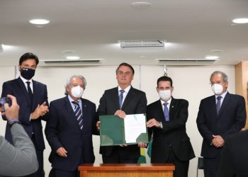 Só Boa Notícia: Presidente sanciona lei que reduz taxas para serviços de banda larga via satélite