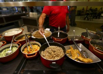40% dos restaurantes de comida a quilo fecharam a porta na pandemia
