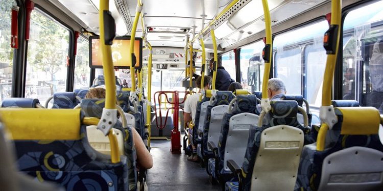 Homem é condenado a 2 anos e 10 meses por Importunação sexual dentro do ônibus
