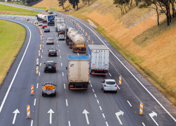 Bolsonaro aprova lei do pedágio por quilômetro rodado