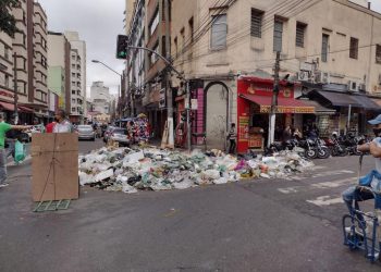 Greve do garis acaba. Mas caos continua com o acumulo de 40 toneladas de lixo nas ruas  de Sp