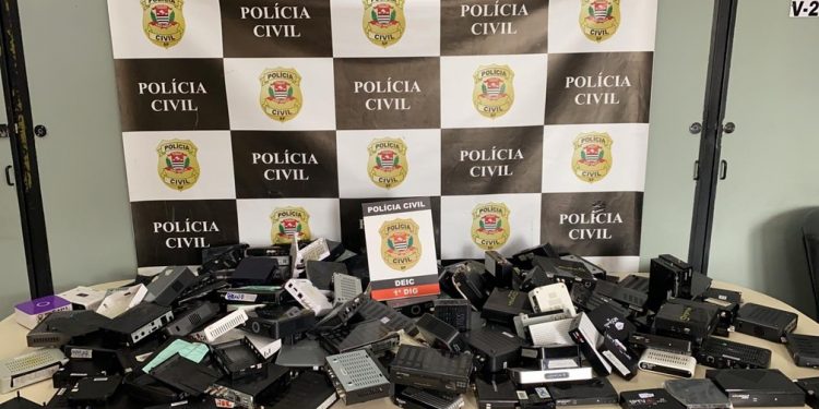 Polícia Civil, caça Pirataria na Santa Ifigênia. Centro SP