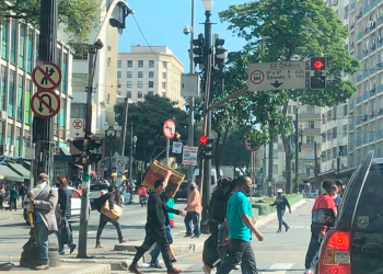 Frente fria mantém o tempo fechado com sensação de frio