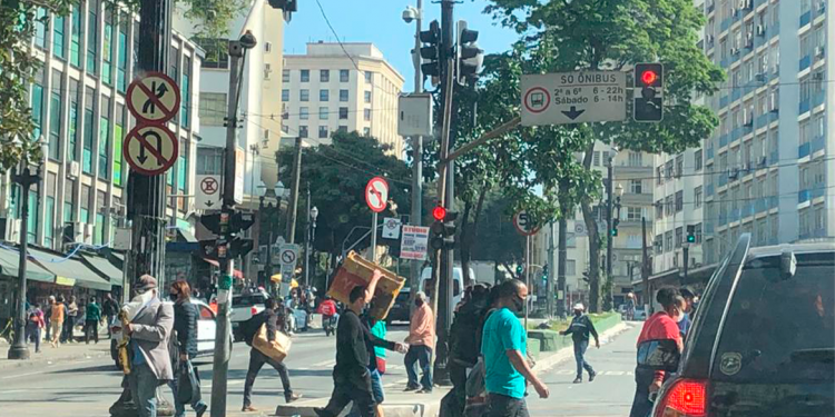 Frente fria mantém o tempo fechado com sensação de frio