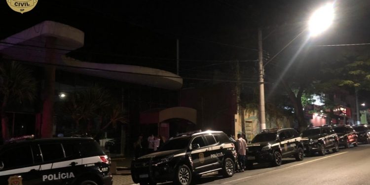 Policia Civil SP- Dope encerra duas festas clandestinas com mais de 350 pessoas na Capital