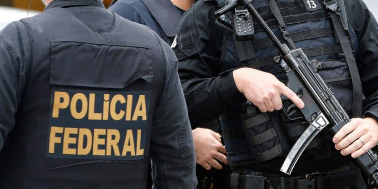 PF prende passageiros no aeroporto de Guarulhos com mais de  50 kg de drogas