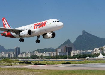 Menores de 16 anos poderá obter autorização de viagem online