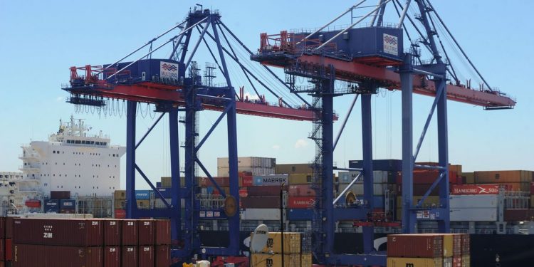 Balança tem superávit de US$ 6,94 bilhões em julho, até a quarta semana