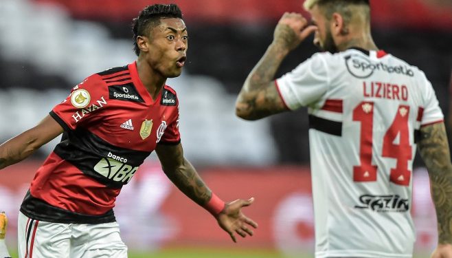 Flamengo goleia São Paulo de virada no segundo tempo