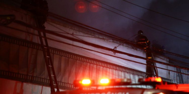 Incêndio atinge galpão da Cinemateca Brasileira na zona oeste de SP