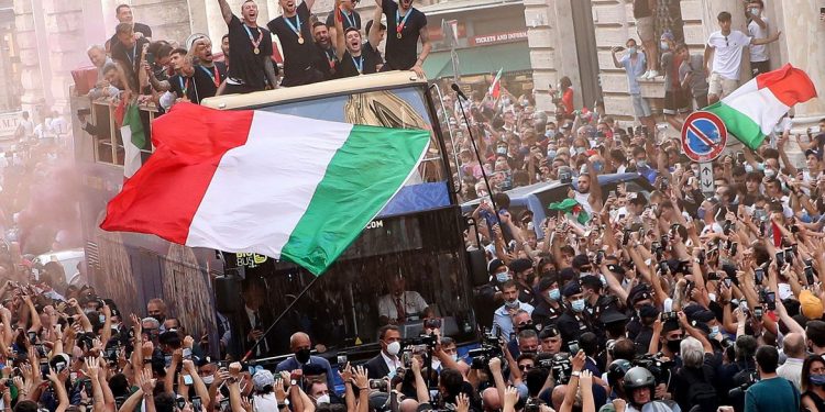 A Itália parou para receber seus heróis do futebol