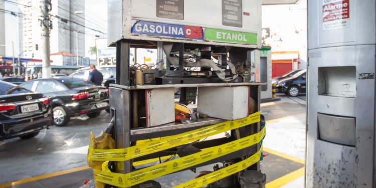 Cuidado: Postos de combustíveis têm bombas adulteradas, enganando o consumidor