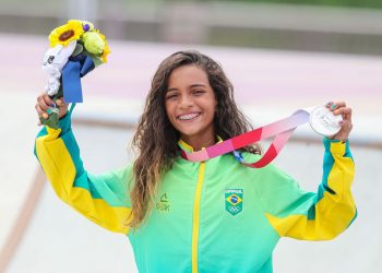 Rayssa Leal é prata nas olimpíadas. A Fadinha, fatura no skate street em Tóquio 2020