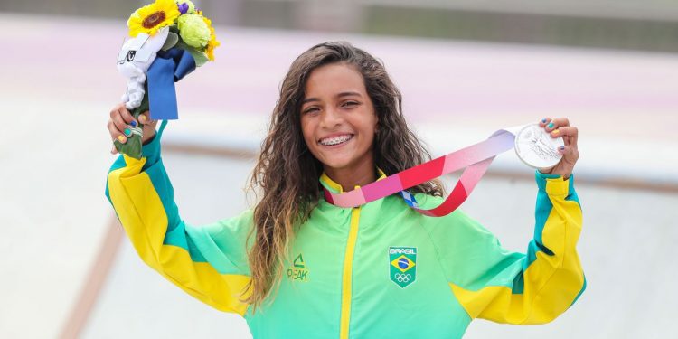 Rayssa Leal é prata nas olimpíadas. A Fadinha, fatura no skate street em Tóquio 2020