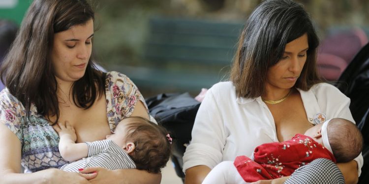 Agosto Dourado: amamentação previne doenças da infância