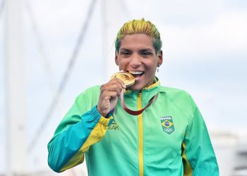 Brasileiros já conquistaram quatro medalhas de ouro durante os Jogos Ana Marcela é mais uma atleta que recebe o Bolsa Pódio e conquista o primeiro lugar na competição