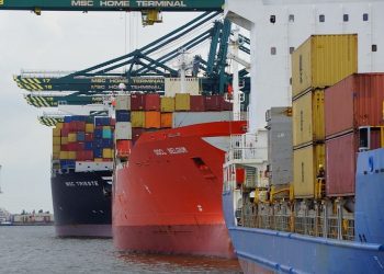 Balança Comercial  registra superávit de US$ 45,99 bilhões no ano, em alta de 43,4%