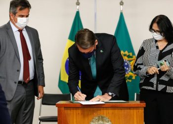 Presidente veta fundo eleitoral de R$ 5,7 bilhões para 2022