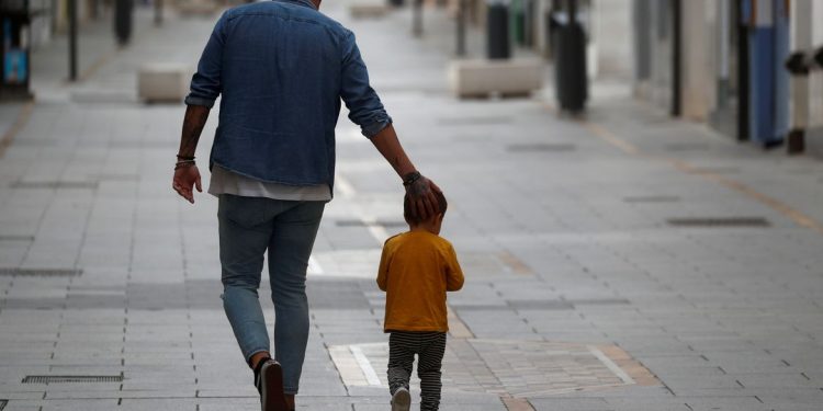 Homens recorrem ao congelamento de sêmen para adiar paternidade