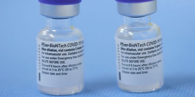 Israel aplicará dose de reforço contra covid-19 para todos vacinados