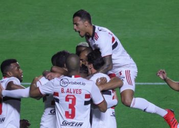 São Paulo derrotou o Grêmio por 2 a 1 no Morumbi.