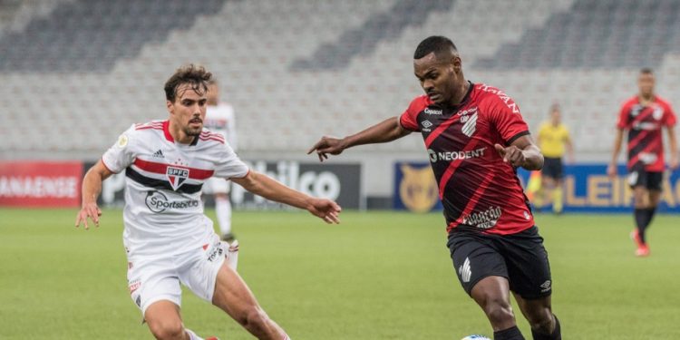 São Paulo vence o Athletico-PR pelo Brasileirão Assaí por 2X1