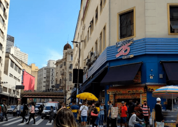 Muita nebulosidade, chuviscos isolados e sensação de frio na manhã paulistana