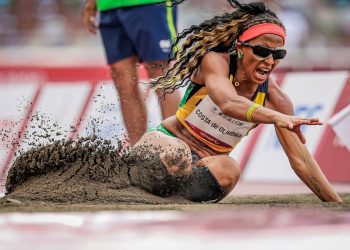 Paralimpíada de Tóquio: Silvânia Costa é ouro no salto em distância em Tóquio