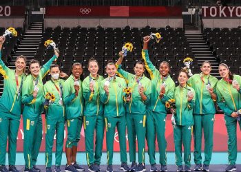Brasil é prata no vôlei feminino após ser superado pelos EUA em Tóquio