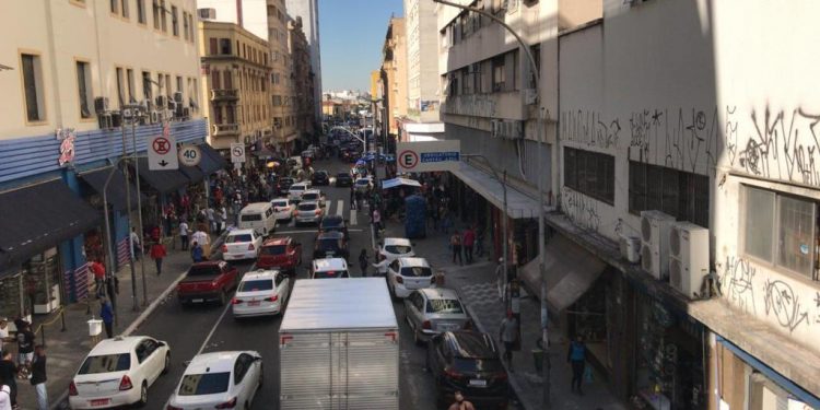 Polícia Civil: Operação na 25 de Março para combater a venda ilegal de cigarros eletrônicos e seus insumos,