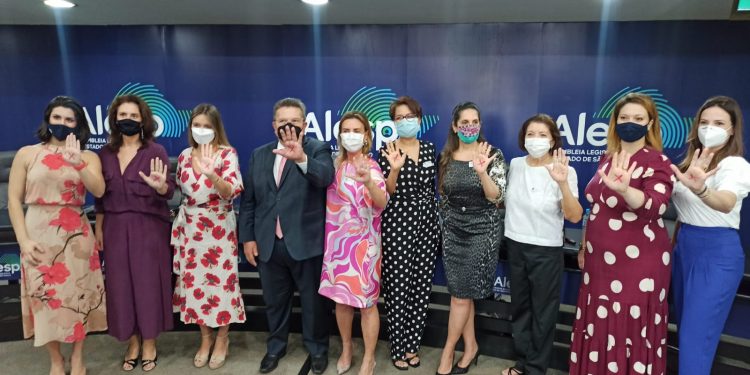 Associação Comercial de SP participa da Campanha Sinal Vermelho Contra a Violência Doméstica