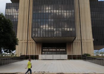 Mercado financeiro eleva projeção da inflação para 8,35%