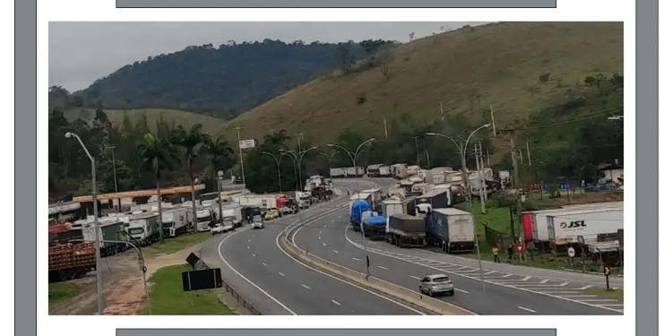 Caminhoneiros bloqueiam parcialmente as  Rodovias Régis Bittencourt, Anhanguera, Rodoanel e Dutra