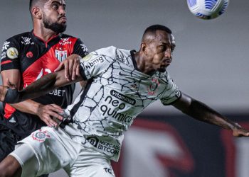Atlético-GO e Corinthians ficaram no 1 a 1, na noite deste domingo (12), pela 20ª rodada do Brasileirão Assaí.