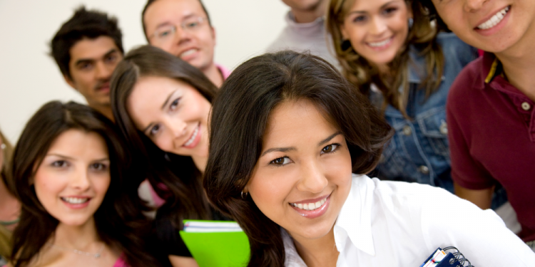 1.000 vagas de emprego no comércio, serviços e construção civil. Salários de até R$ 3.500. Inscrições on line: www.bit.ly/vagasnocate.