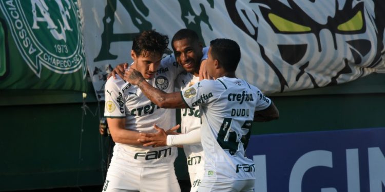 Palmeiras vence a Chapecoense por 2 a 0, na Arena Condá, em Chapecó.