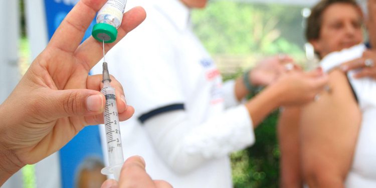 Governo de SP irá vacinar com Pfizer quem tem 2ª dose de AstraZeneca atrasada