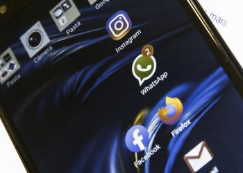 Vazar conversas de WhatsApp é crime