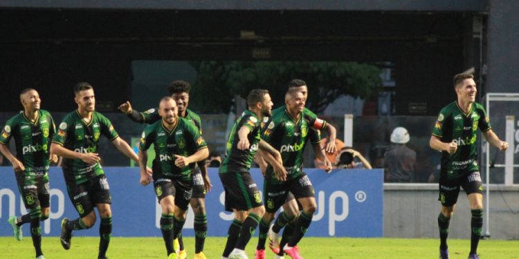 Pela 28ª rodada do Brasileirão Assaí: Santos 0X2 América-MG,  na Vila Belmiro