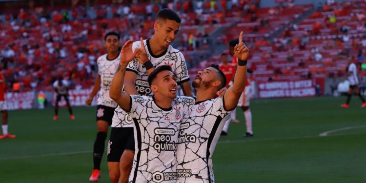 Brasileirão Assaí 28ª rodada:  Internacional 2X2 Corinthians, no Beira-Rio