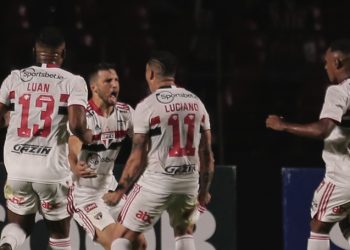 Pela 24ª rodada do Brasileirão Assaí na noite desta quinta-feira (7). No Morumbi, São Paulo 1X1 Santos .