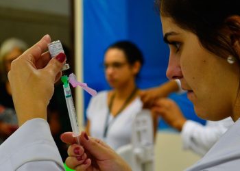 São Paulo atinge 100% da população adulta vacinada com primeira dose