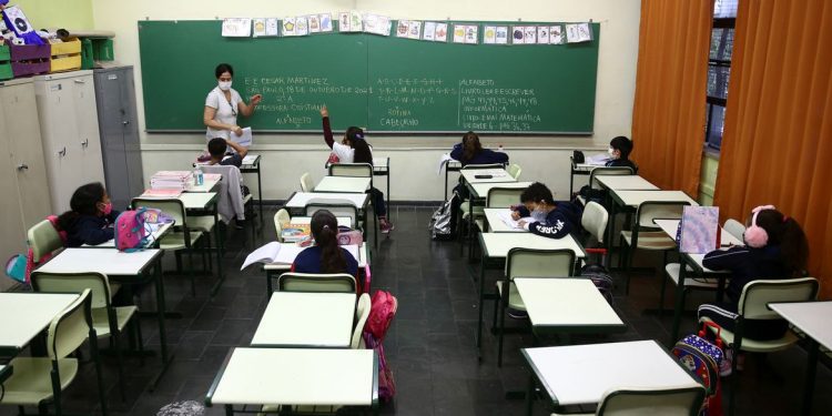 SP-Novo calendário escolar para 2022. Aulas começam dia 2 de fevereiro.