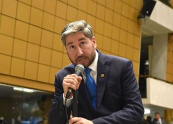 Partido Cidadania expulsa o deputado Fernando Cury  flagrado apalpando a deputada Isa Penna