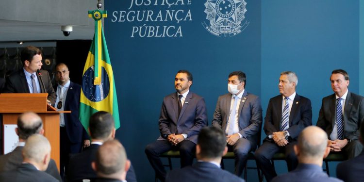 Governo distribuirá óculos de visão noturna a policiais de fronteira