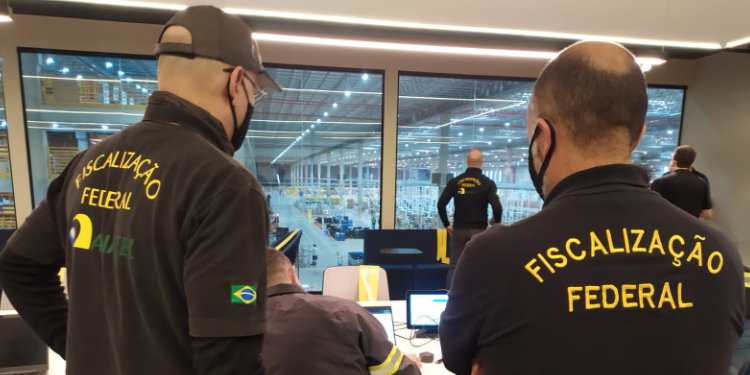 9,8 mil produtos irregulares de R$ 1,2 milhão foram apreendidos nas plataformas de vendas online Mercado Livre (marketplace