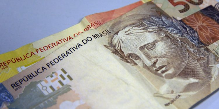 Trabalhadores nascidos em abril podem sacar auxílio emergencial