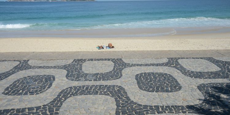 Turismo volta a aquecer e deve gerar 81,7 mil vagas na alta temporada