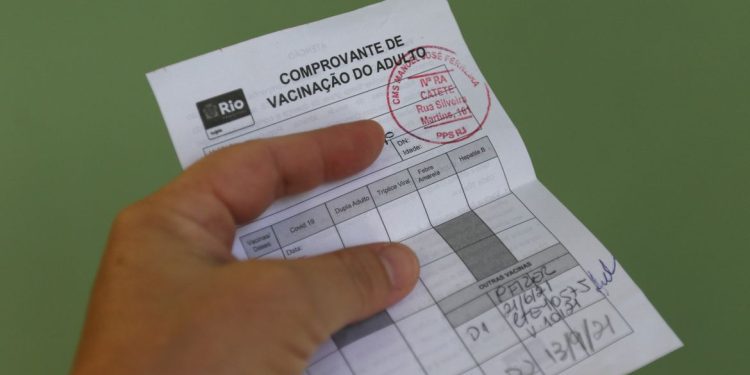 Campanha de Mega Vacinação contra covid-19 começa hoje em 6 capitais