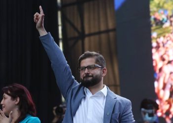 O jovem político de esquerda Gabriel Boric, de 35 anos, foi eleito presidente do Chile neste domingo